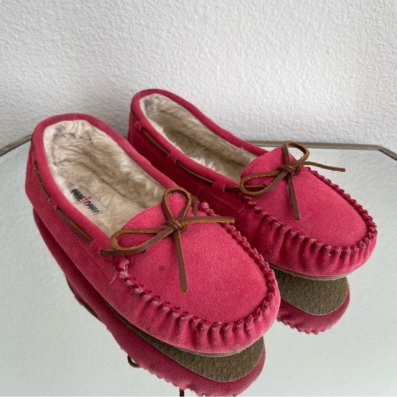 MINNETONKA Womens Hot Pink Suede Leather Cally Faux Fur Lined Moccasin Loafers - Picture 2 of 12